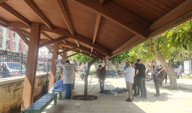 Ölüm cami avlusunda yakaladı