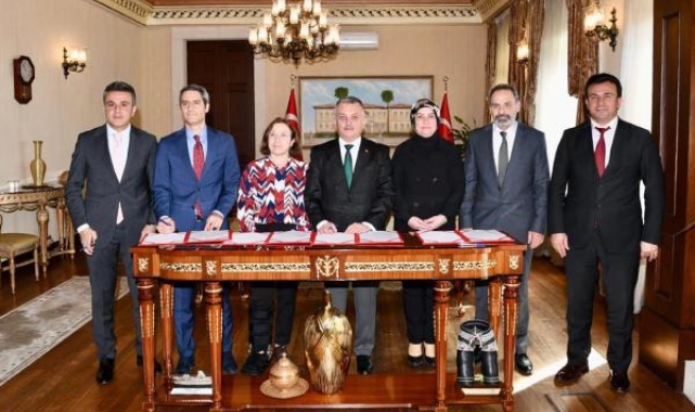 Valilikte hayırseverlerden çifte protokol