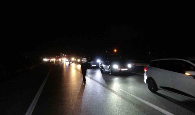 Yol yağ gibi kaydı, 6 araç birbirine girdi !