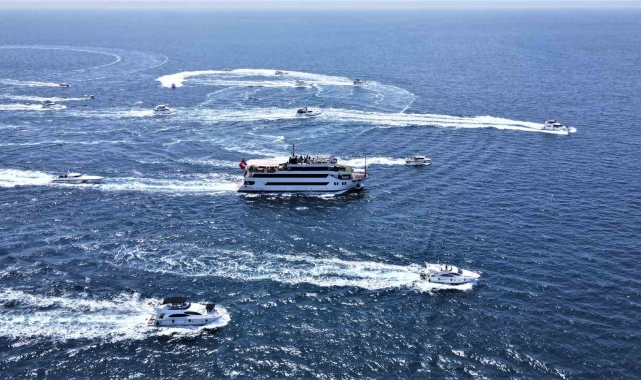 Antalya 19 Mayıs'ı denizde kutladı