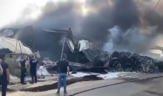 Antalya'da geri dönüşüm tesisi alev alev yandı !