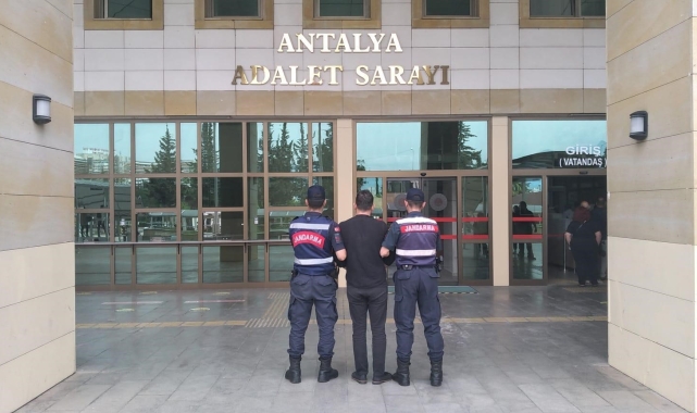 Antalya'da jandarmadan uyuşturucu operasyonları
