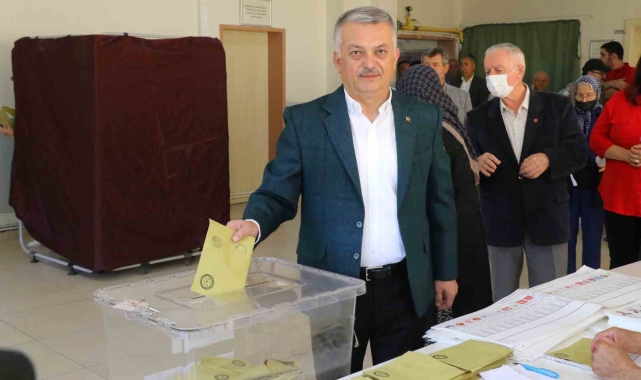 Antalya'da seçimlerde 9 bin 45 polis ve jandarma görev yapıyor