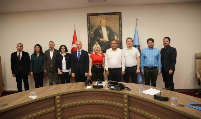 AÜ Rektörü Özlenen Özkan'dan 3"üncü rahim nakli sinyali