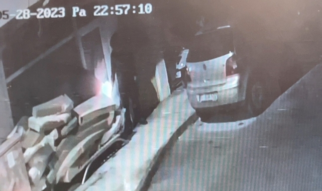 Benzin döküp yaktığı binada can pazarı yaşattı