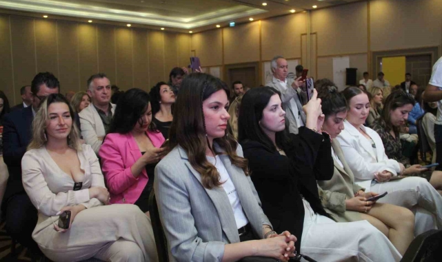 'Burada Turizm Çok' panelinde Antalya turizmi mercek altına alındı
