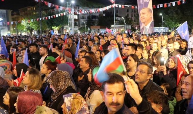 Burdur'da Cumhurbaşkanlığı Seçimi kutlaması