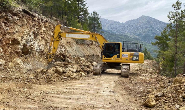 Büyükşehir Belediyesi'nden Pembelik'te yol çalışması