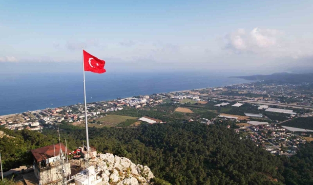 Çalış Tepesi'ne Türk bayrağı asıldı