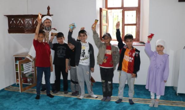 'Cami Market' ve oyun salonuyla çocuklar camiye ve namaza teşvik ediliyor