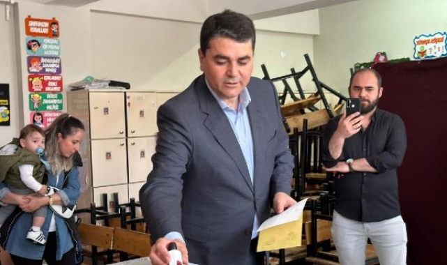 DP lideri Uysal, oyunu memleketi Afyonkarahisar'da kullandı