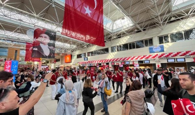 Havalimanında 19 Mayıs'ta bayram coşkusu