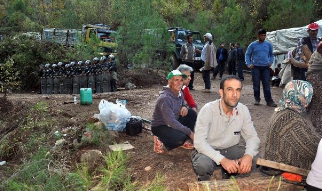 HES karşıtı 11 kişiye verilen para cezasını, mahalleli kampanyayla topladı
