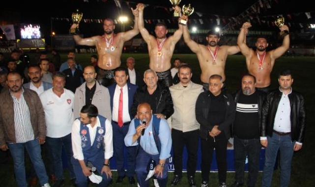Kumluca'da başpehlivan İsmail Balaban oldu