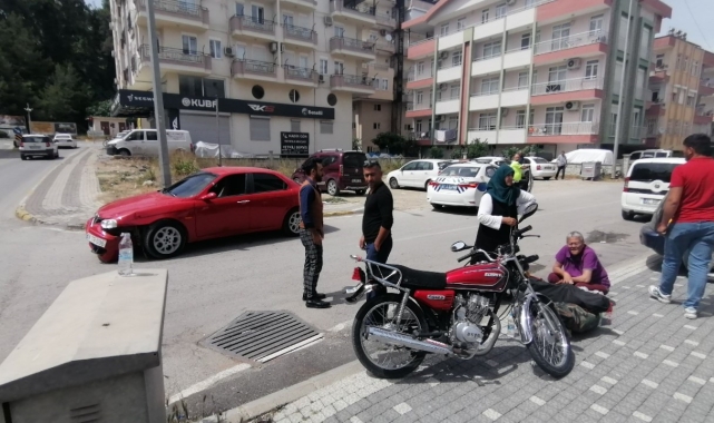 Motosiklet otomobille çarpıştı: 1 yaralı