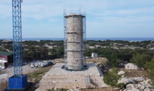 Patara Deniz Feneri'nin son basamağı yerine konuldu