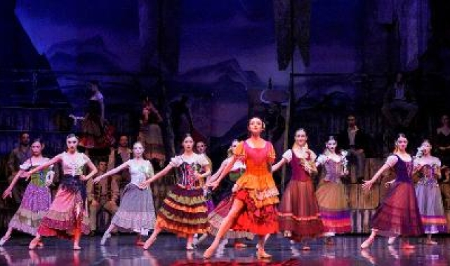 Rekortmen 'Carmen'e son alkış