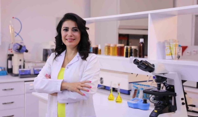 Sivilce ve yağlanmaya karşı Anadolu propolisi ve arı zehri karışımı serum