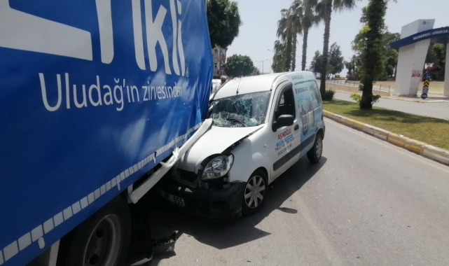 Su arabaları kaza yaptı, olan arada kalana oldu 