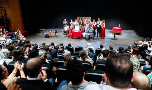 Tanıştıkları sahnede 13 yıl sonra dünyaevine girdiler