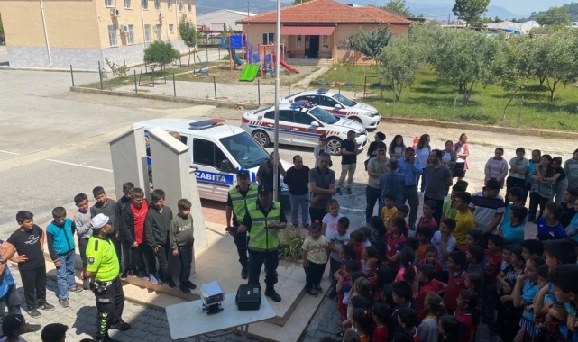 Trafik ekipleri 380 öğrenciye ve 32 öğretmene trafik eğitim semineri verdi