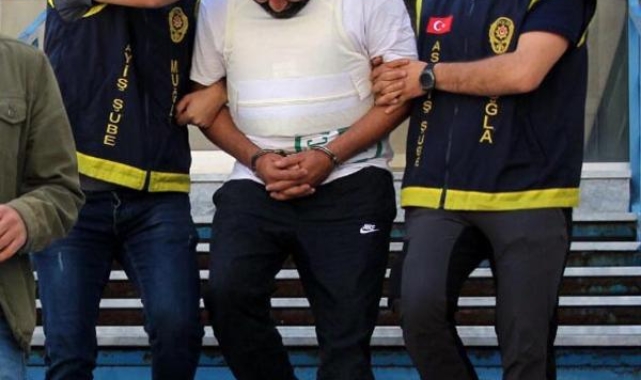 Zeynep'in ölüp ölmediğini kontrol etmek için geri dönmüş !