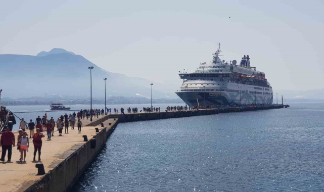 13 yıl aradan sonra İsrailli turist taşıyan ilk gemi Alanya Limanı'na demir attı