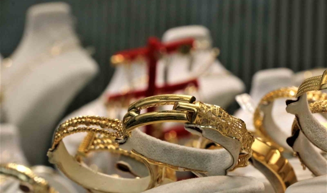 40 yıl önce köydeki markette kurduğu hayalini şehirde gerçekleştirmenin gururunu taşıyor