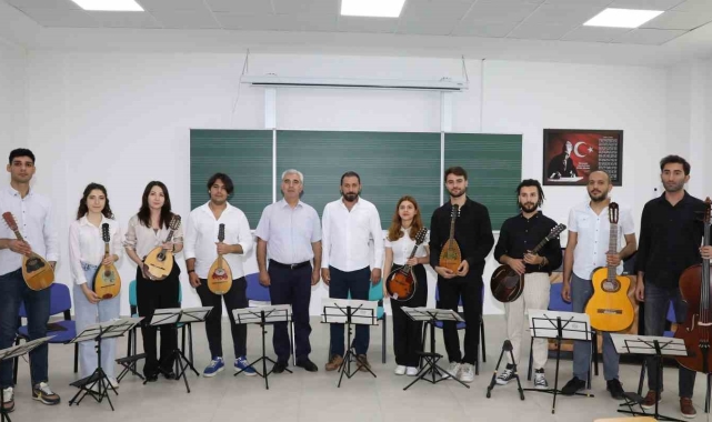 ALKÜ'de mandolin topluluğunun sesi Avrupa'dan duyuldu