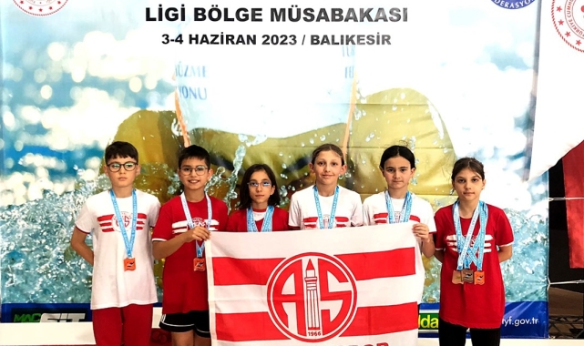 Antalyaspor&#039;un minik kulaçları ilk ulusal yarışta kürsüye uzandı