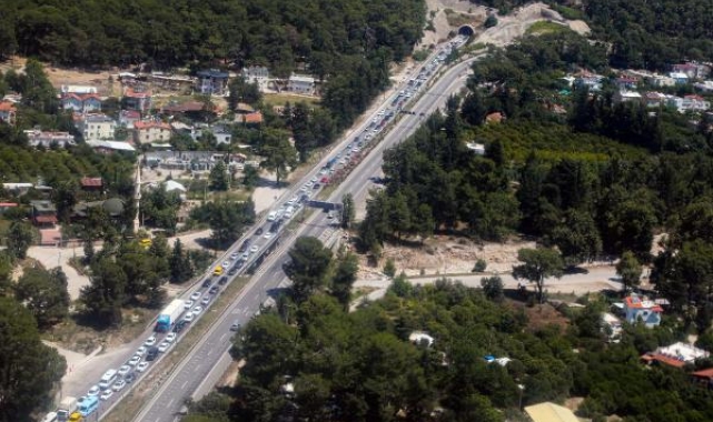 Bayram yoğunluğu yaşanan Antalya'da, helikopterli trafik denetimi