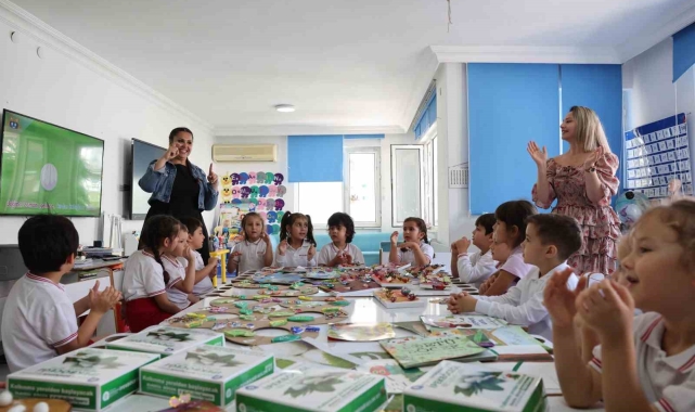 Büyükşehir'den okullara ipekböceği besleme seti