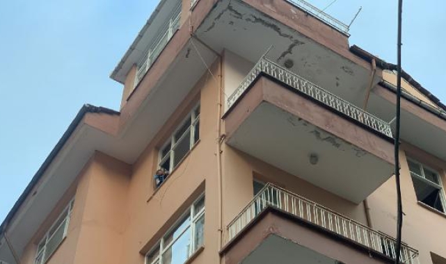 Cam silerken 5'inci kattan düşen CHP'li eski kadın kolları başkanı, kurtarılamadı