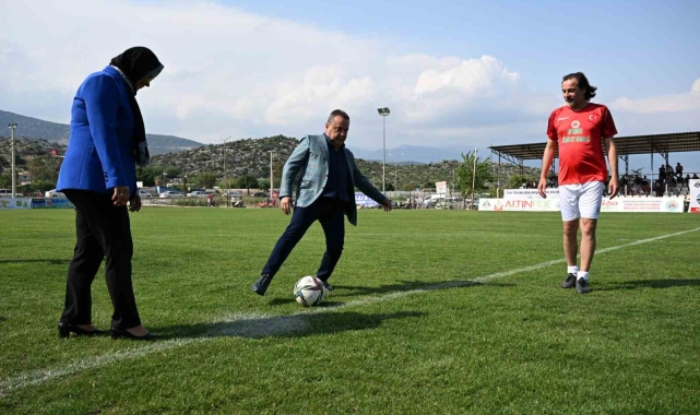 Çiftçi Kupası&#039;nın başlama vuruşunu Başkan Böcek yaptı