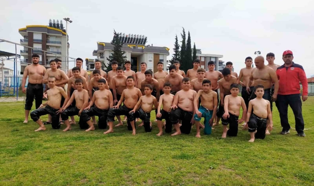 Döşemealtı'nın madalya avcıları başarıdan başarıya koşuyor