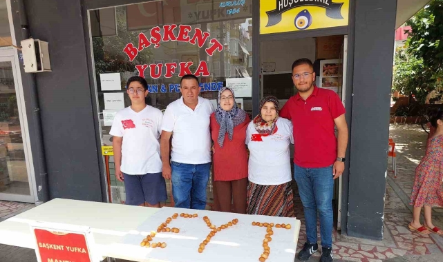 EYT'den emekli oldu, ilk maaşıyla lokma tatlısı dağıttı