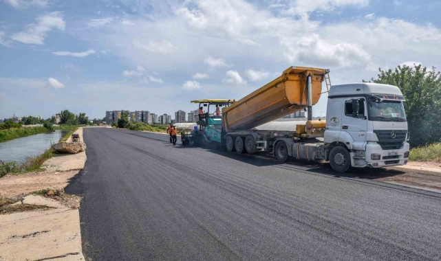 Göksu'ya 8 bin 500 ton asfalt hizmeti