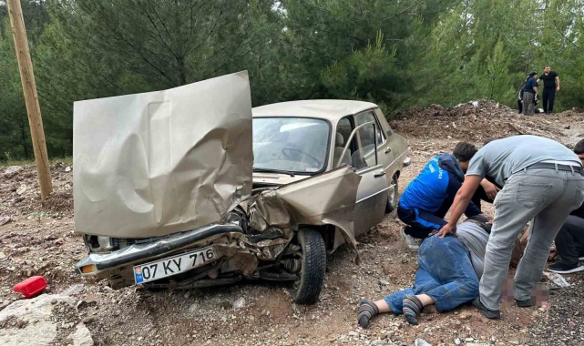Kaza yaptığı otomobilden fırladı !