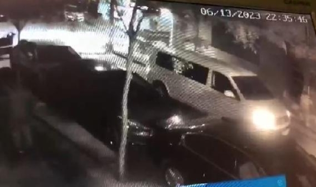 Komşusunu sokak ortasında silahla vurarak öldürdü 