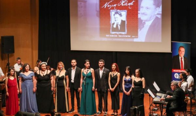 Konserde sürpriz evlilik teklifi
