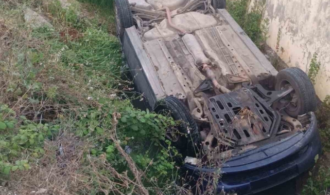 Minibüs ile otomobil çarpıştı: 3 yaralı