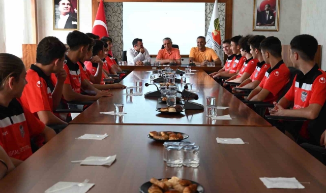 Şampiyonluk pastasını birlikte kestiler