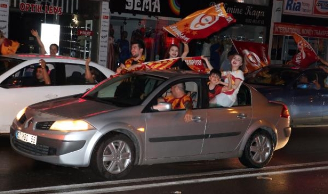 Şampiyonun 'derbi' coşkusu
