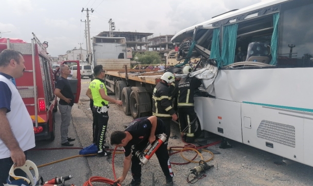 Tur midibüsü tıra arkadan çarptı: 1 ölü, Rus uyruklu 5 turist yaralı