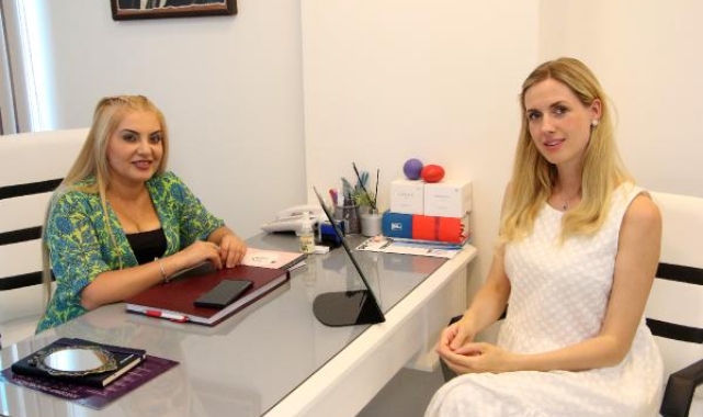 Wilma Elles, Adana'daki medikal estetik kliniğinde tedavi oldu 