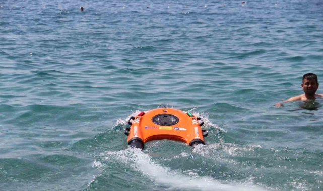 Antalya plajlarında 3 cankurtaran robot görev başında