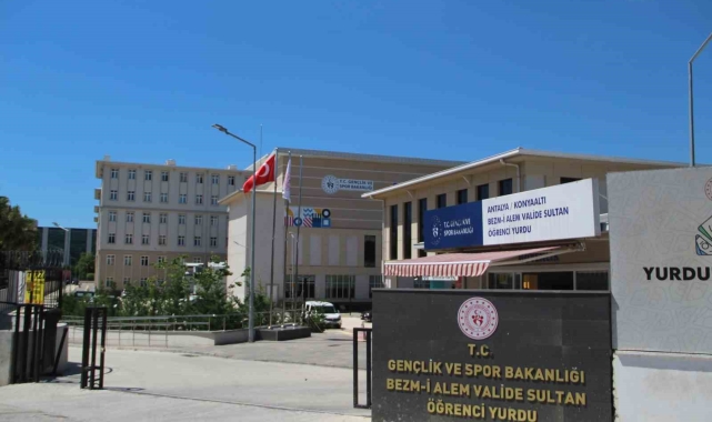 Antalya'da gençlere 5 yıldızlı otel konforunda ücretsiz tatil başladı