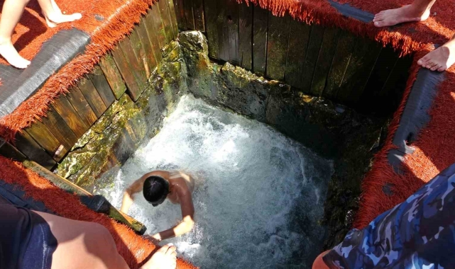 Antalya'daki şifalı suya girenler evlerine titreyerek gidiyorlar