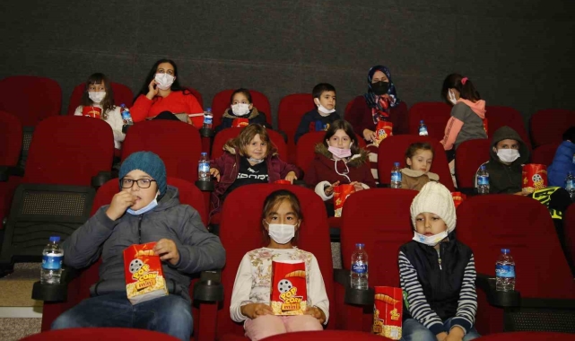 Başkan Genç'ten, öğrencilere karne hediyesi sinema