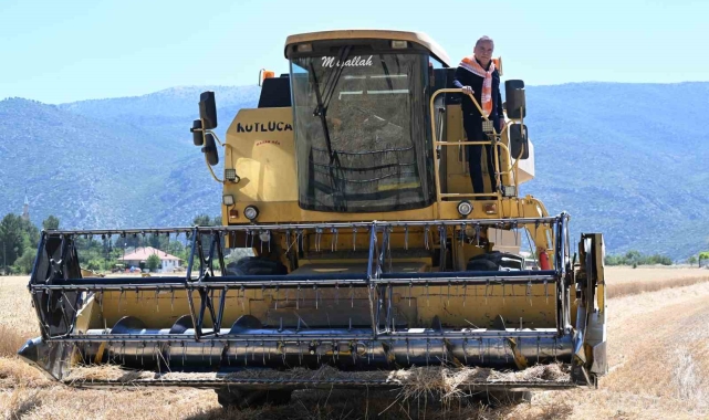 Büyükşehir'den 2 bin 600 dekara buğday ve ayçiçeği desteği